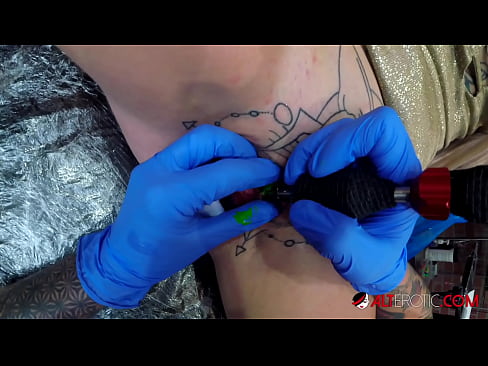 ❤️ Extrem tätowierte Hottie Sully Savage hat ein Tattoo auf ihrer Klitoris Super porn bei porn de.extratorrents.top
